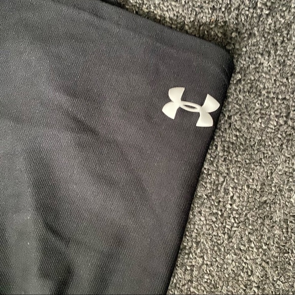 Under Amour shorts - Picture 2 of 3